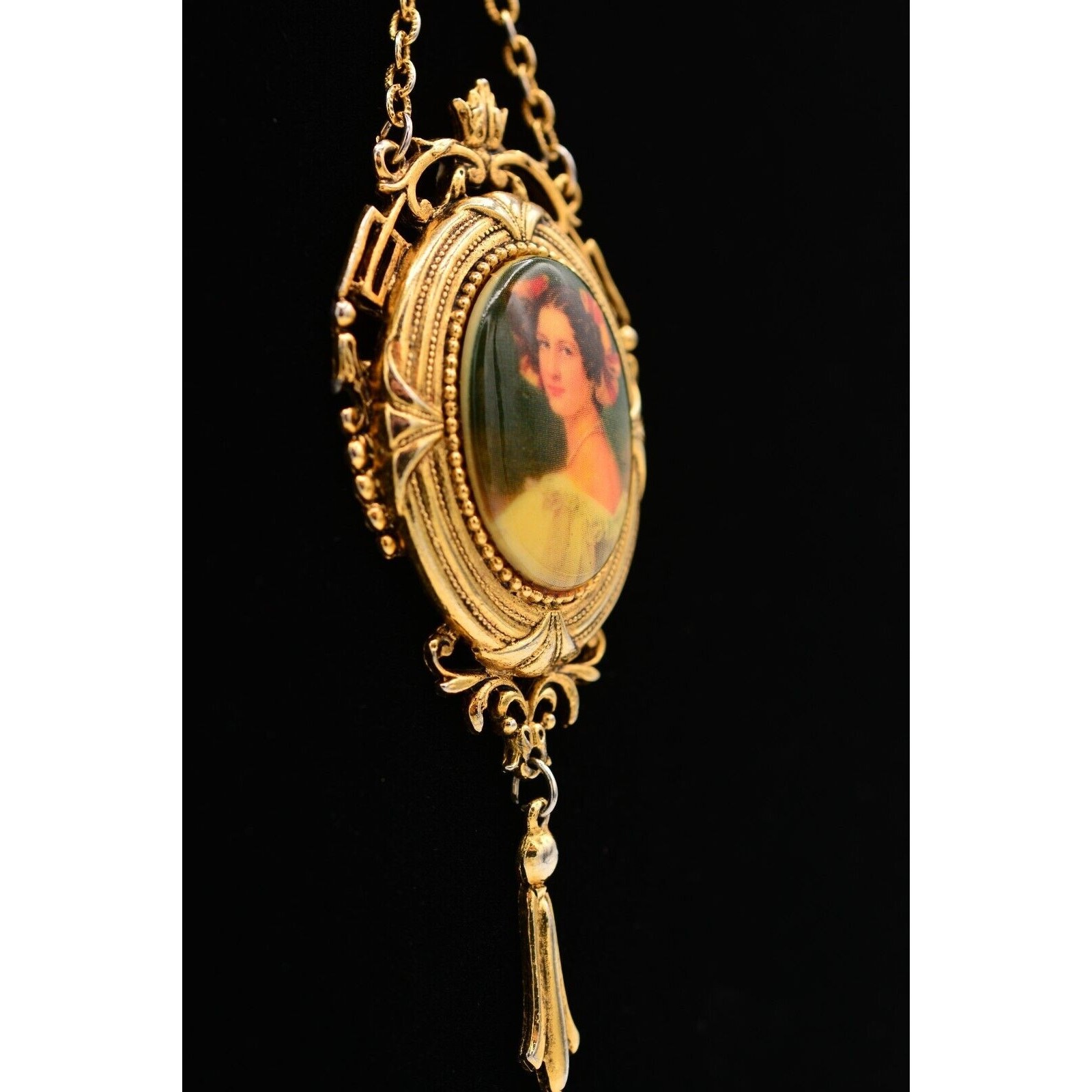 ART Vintage Renaissance Portrait Pendant Necklace Antiqued Gold Signed 60s BinAU