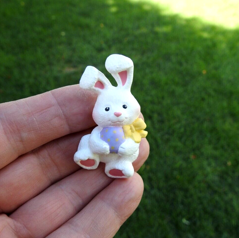 Hallmark Bunny Rabbit Easter Pin White Purple Pink Yellow 2″ Spring On Card
