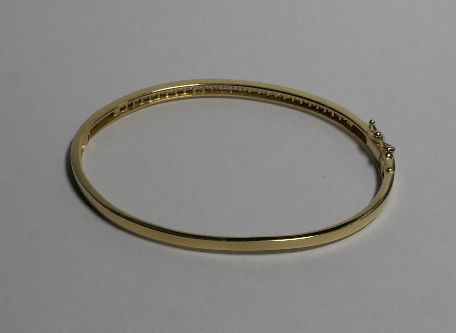 18K Yellow Gold Diamond Bangle Bracelet – 0.80 TCW – Secure Double Clasp