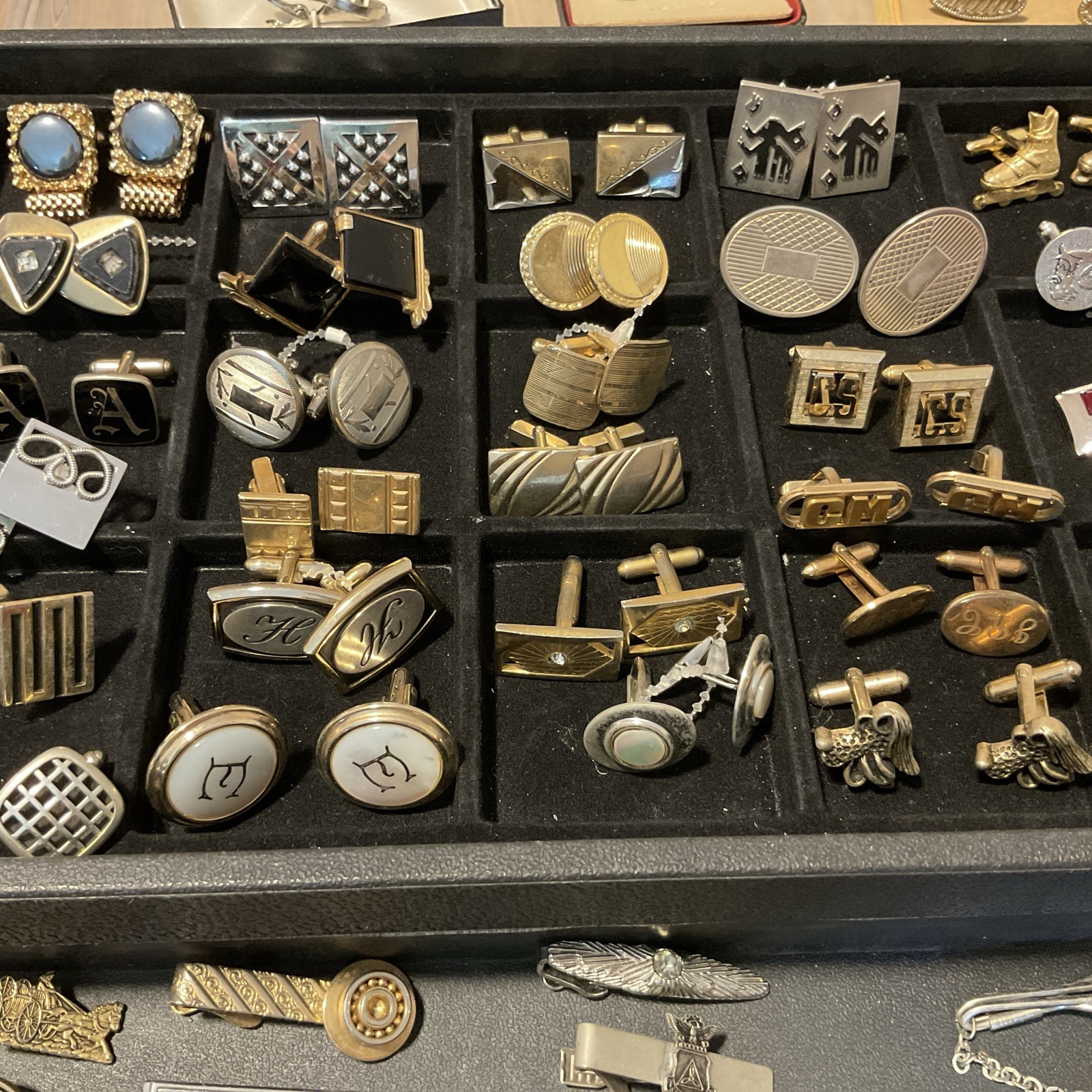 VINTAGE 87 PC MEN’S JEWELRY LOT CUFFLINKS TIE BARS CHAINS, TACS & SETS FREE SHIP