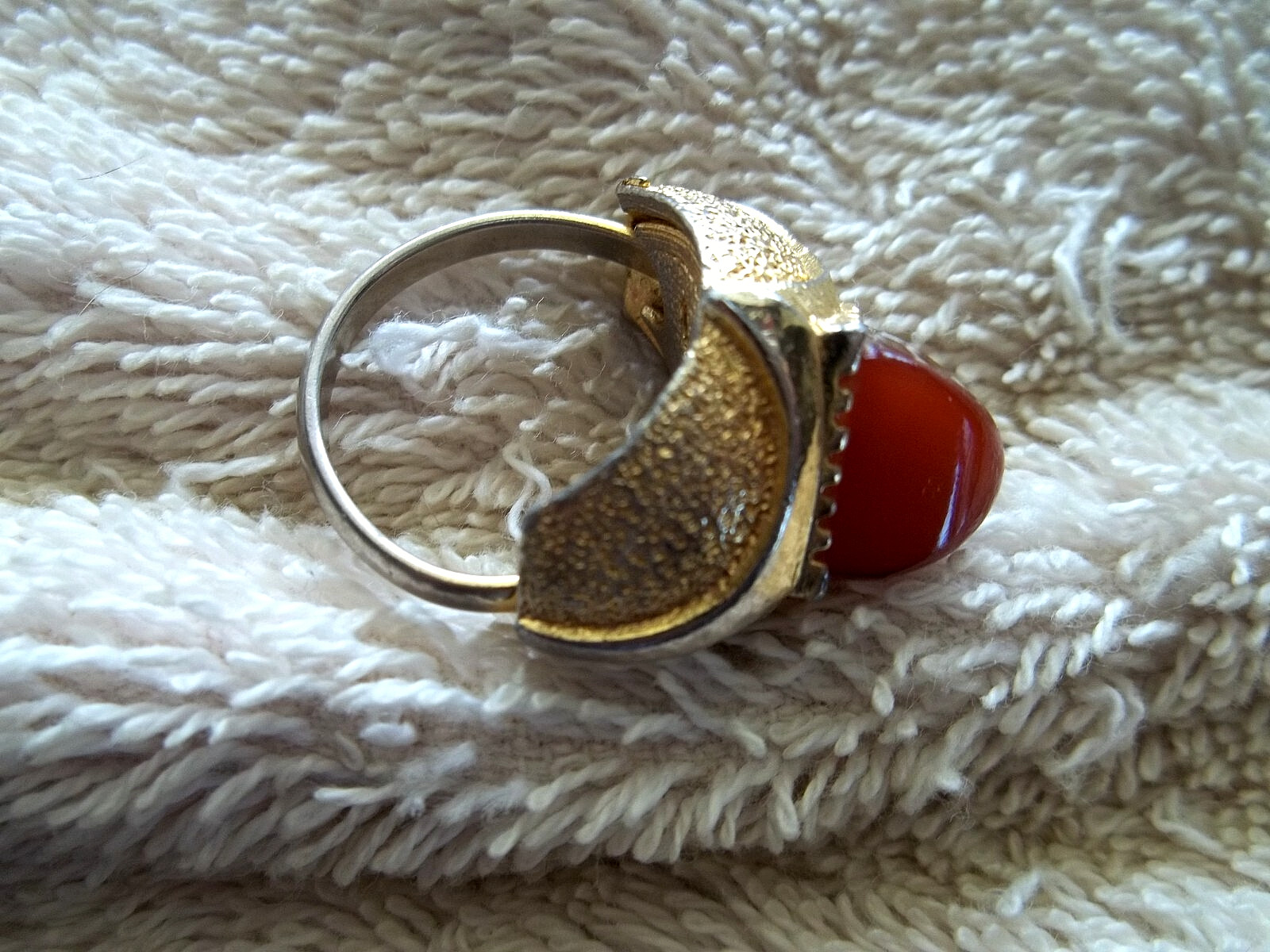 Vintage Ring, Gold Tone Metal, Lg. Rust Color Stone, Detailed, Size 7-8