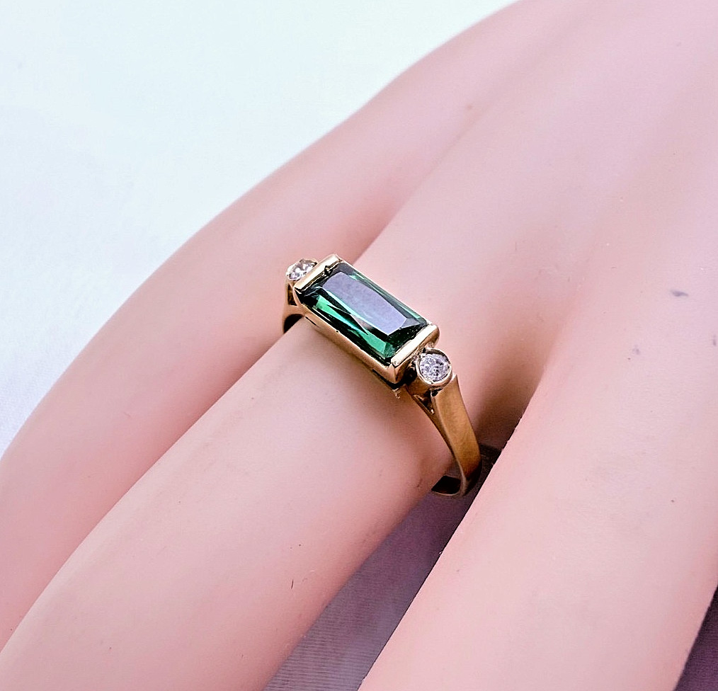 Vintage 18ct Gold Green Tourmaline & Diamond Ring Natural Hallmarked Size 7.5