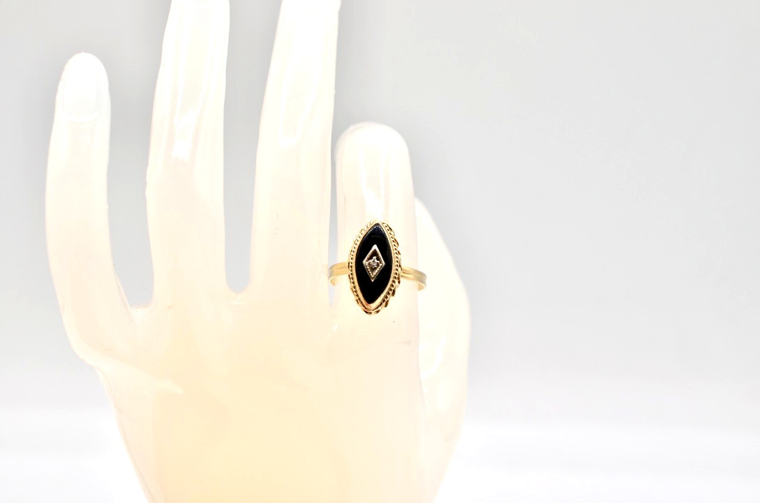 Vintage 14K Gold Diamond Onyx Ring Marquise Black Onyx Size 7.25~2.3g