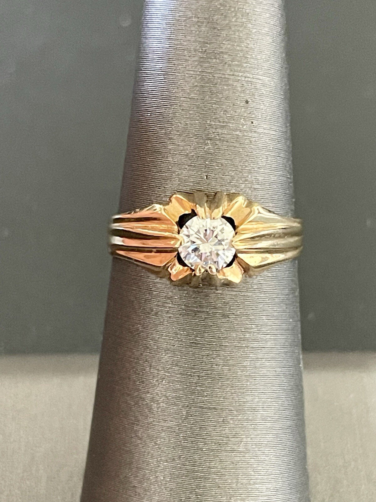 18KY 0.50 CTW Diamond Ring. Size 6.5 (I4)