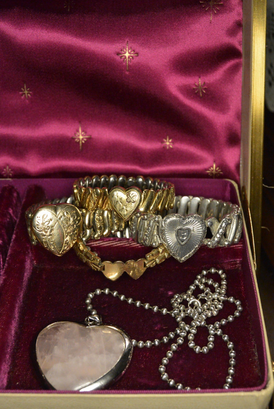 Vintage sweetheart Heart expanding bracelet excellent condition.