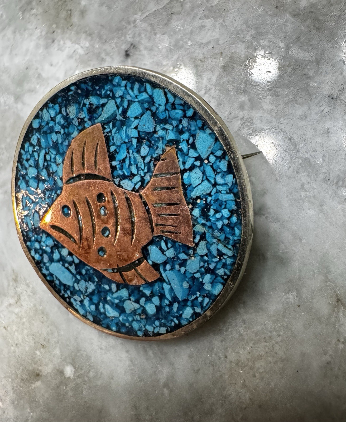 MEXICO 925 Silver Turquoise Chip Inlay Copper Fish Round Brooch Pendant 4.27g
