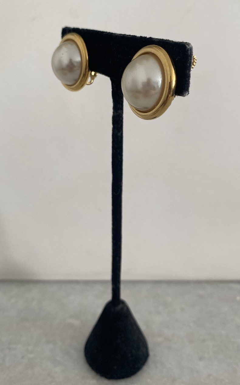 Vintage Napier Adjustable Clip On Faux Pearl Cream And Gold Earrings