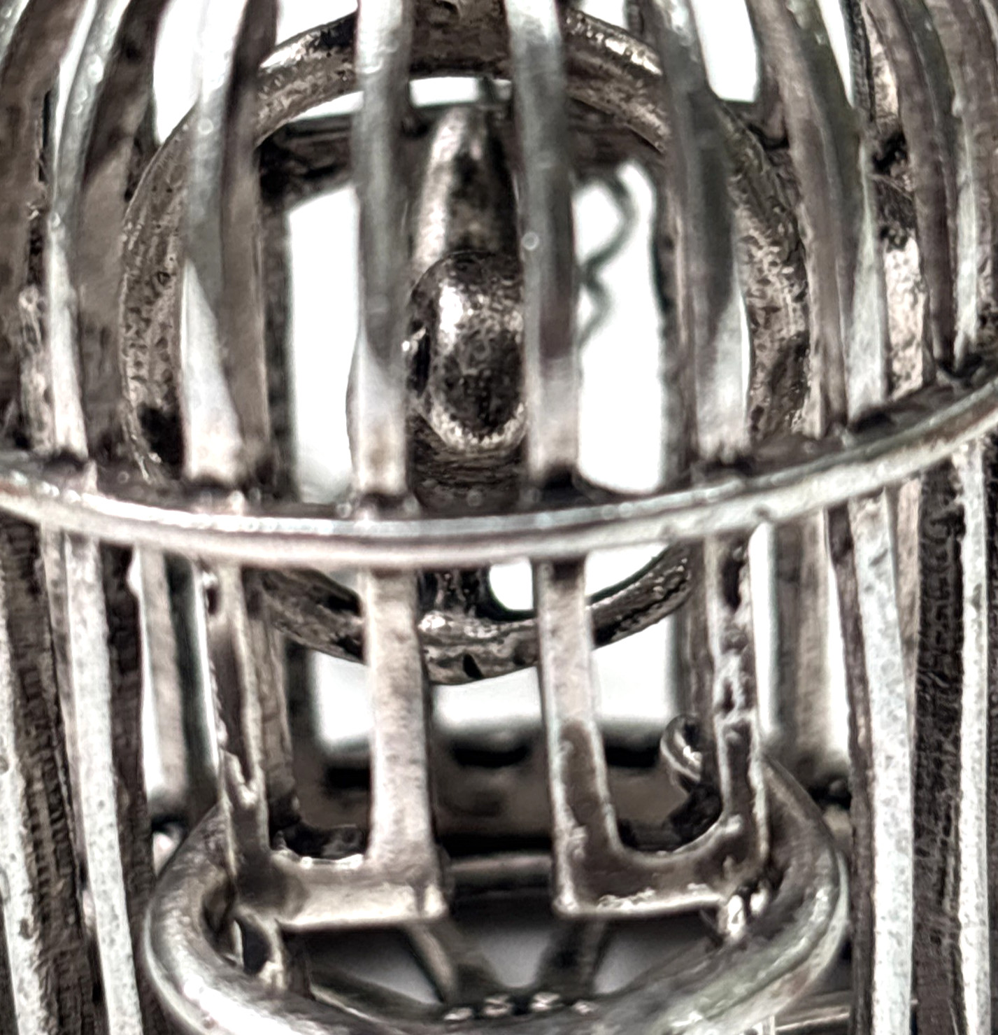 ESTATE VINTAGE SILVER TONE BIRD CAGE PENDANT ON CHAIN NECKLACE 30″ ARTICULATED