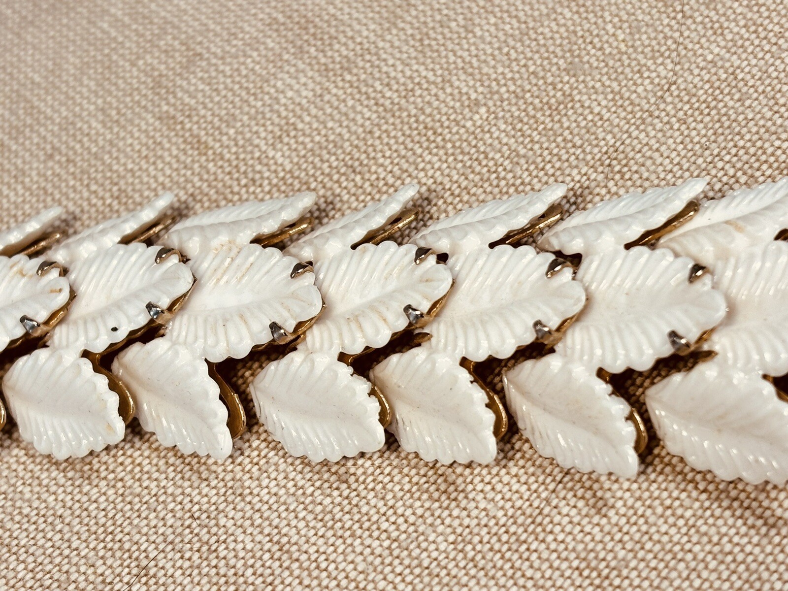 Vintage White Lucite Leaf Link Articulated Bracelet 3 Row ~ 7.25”