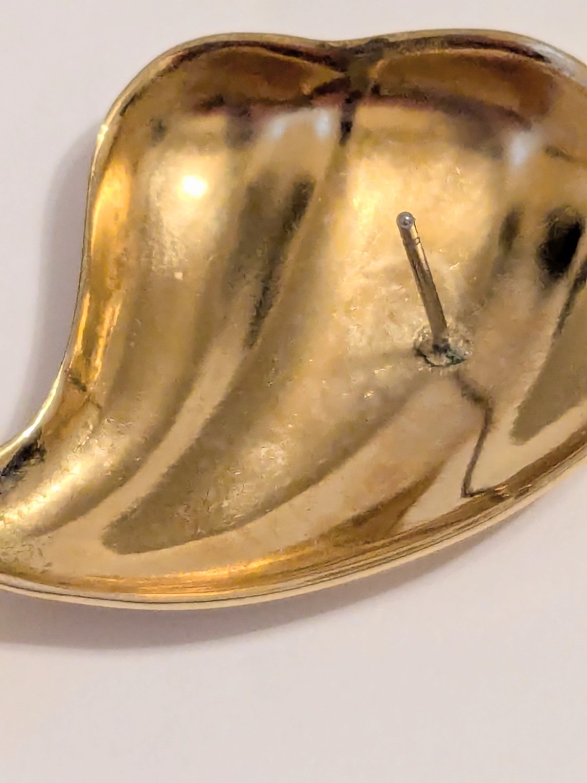 Vintage AVON Gold Tone Textured Wave Shaped Stud Drop Earrings 1 3/4″.