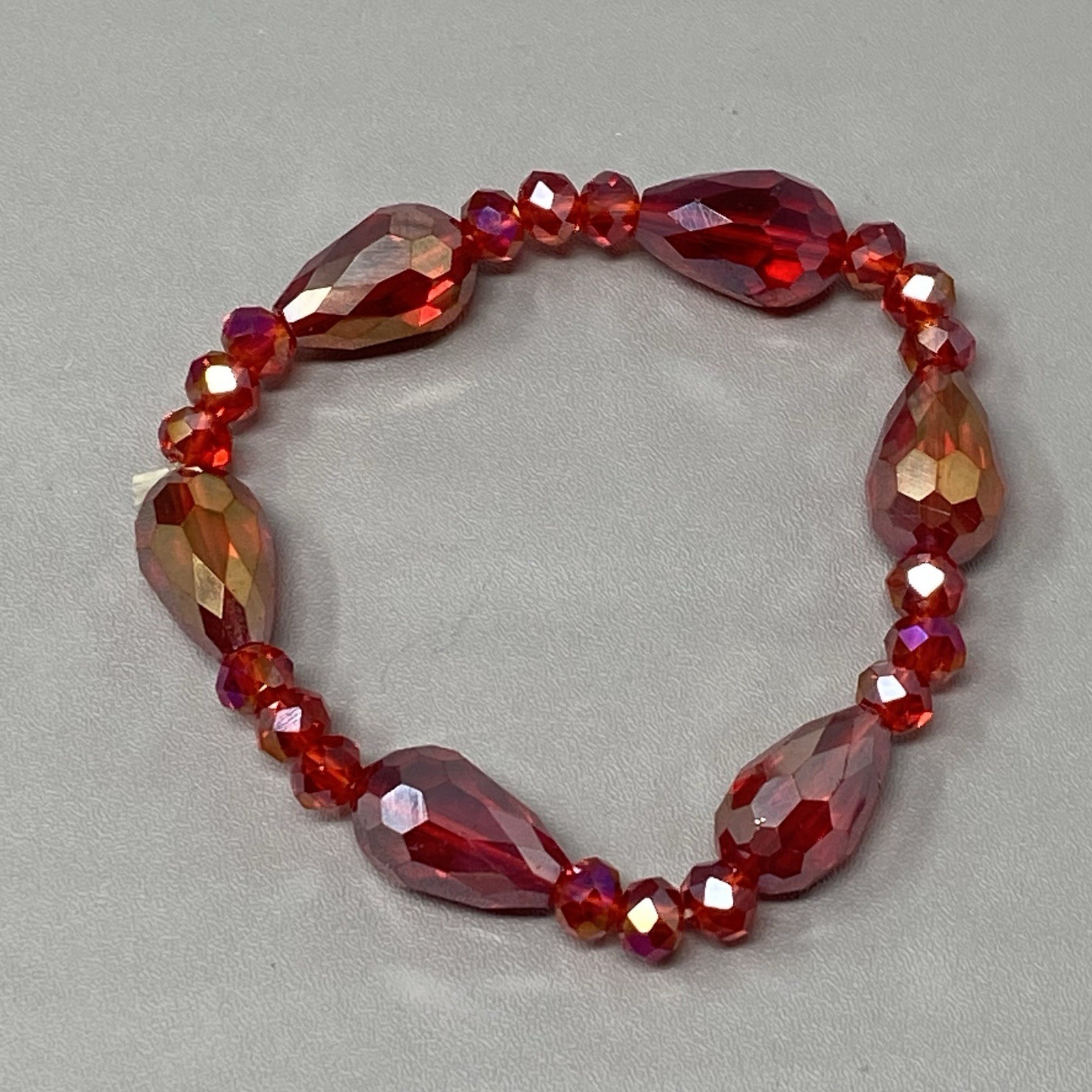 Red Glass Beaded Bracelet Surface Coated Faceted Teardrop Iridescent Stretch 6″
