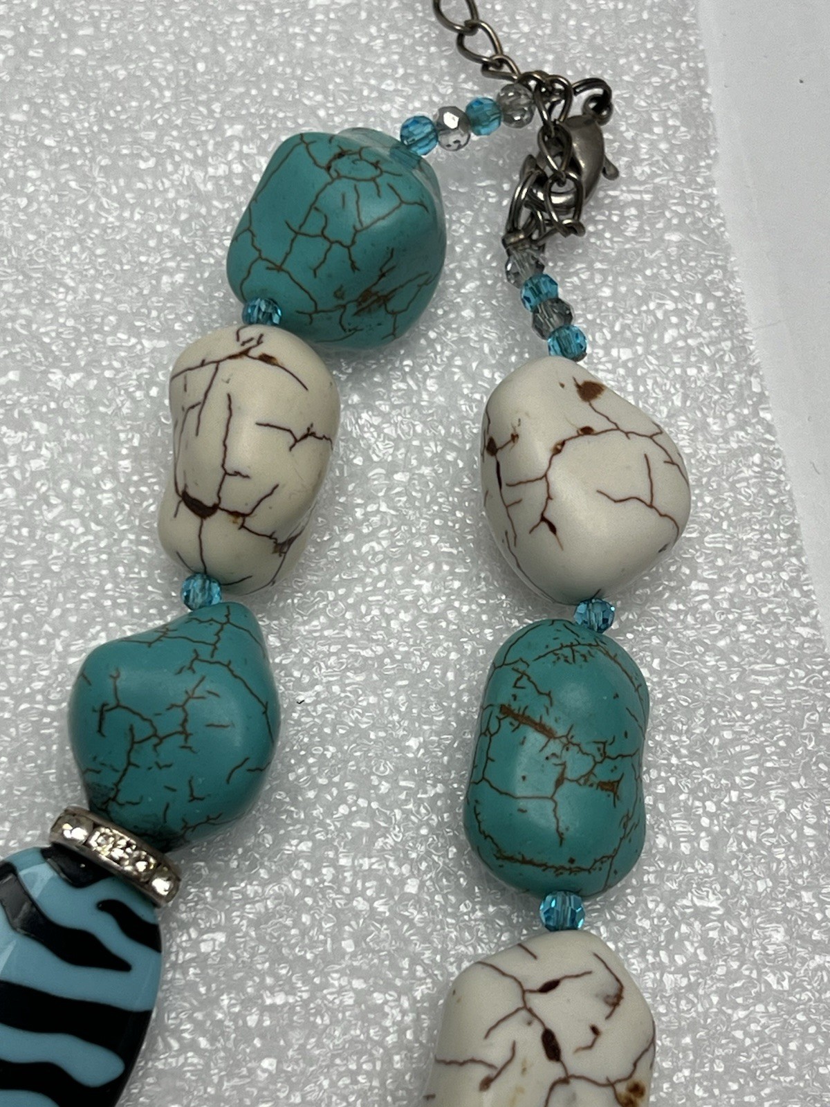 Lot Of 5 Vintage Necklaces Earrings Turquoise Howlite & Red Blue Bead