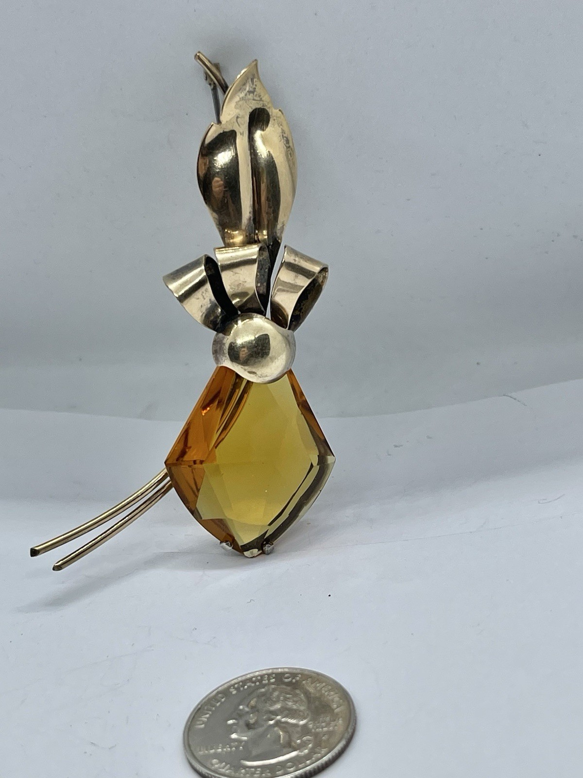 Vintage Retro Era Amber Lozenge Shape Art Glass 1/20 12kt Gold Flower Brooch
