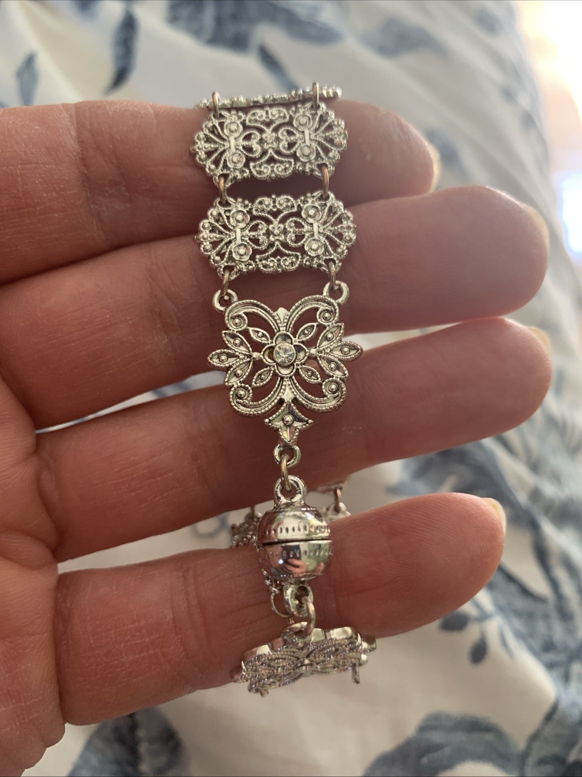 Silver Tone Lacey Bracelet Magnetic Clasp With Safety Chain 7″