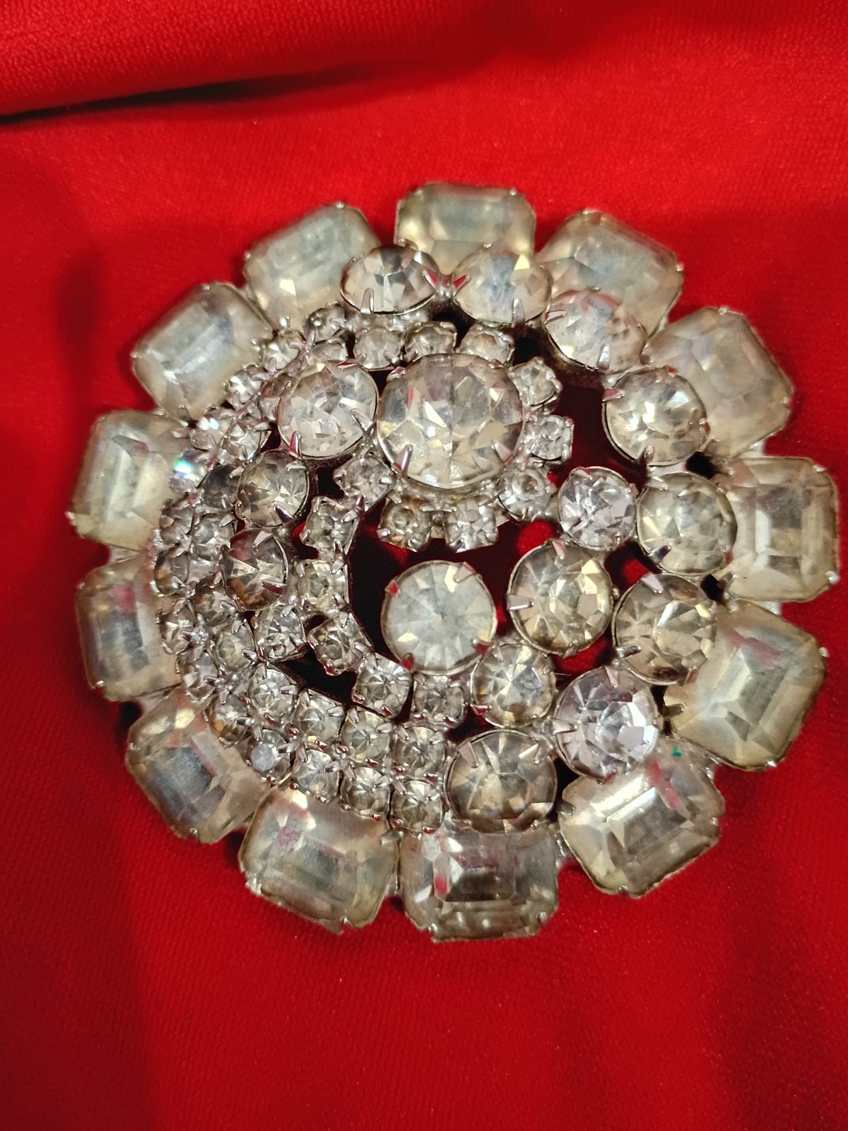 Vintage Unsigned Brooch Clear Round and Emerald Cut Prong Set Rhinestones