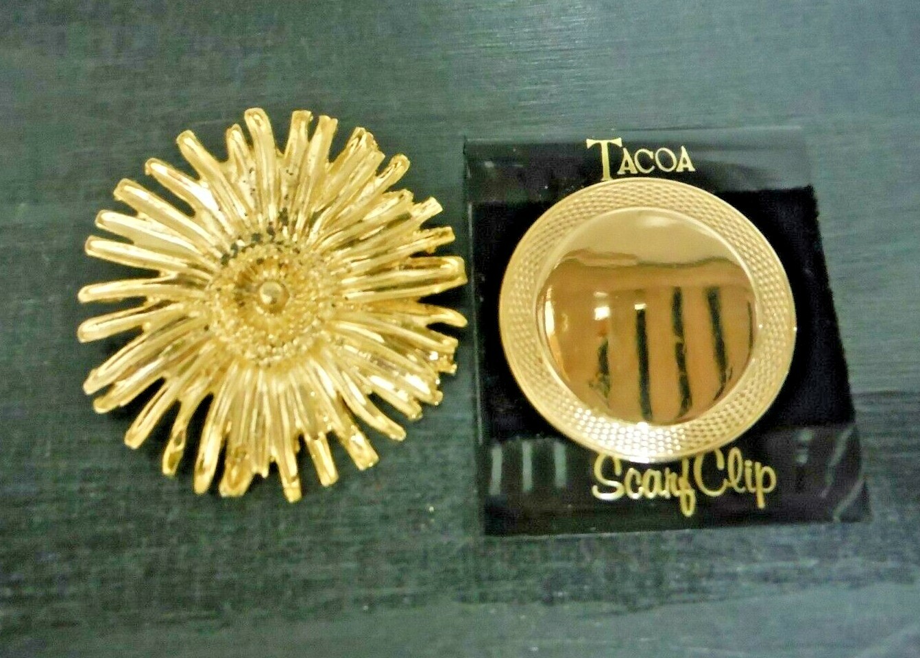 NEW Tacoa Gold Toned & Daisy Scarf Clips Free Shipping