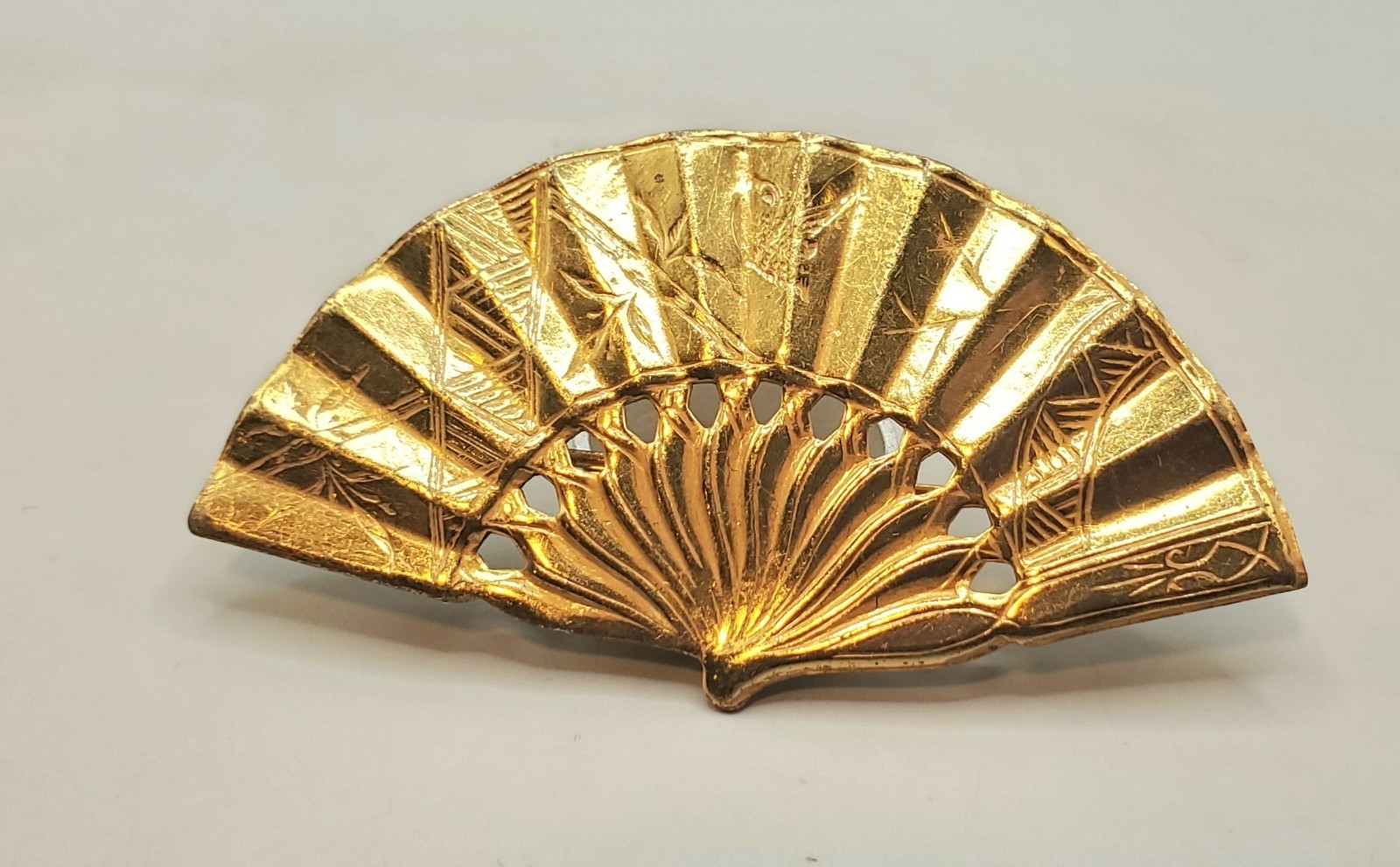 MIRIAM HASKELL Signed Vintage Gold Tone Fan Brooch 2.5″ + Gift Box