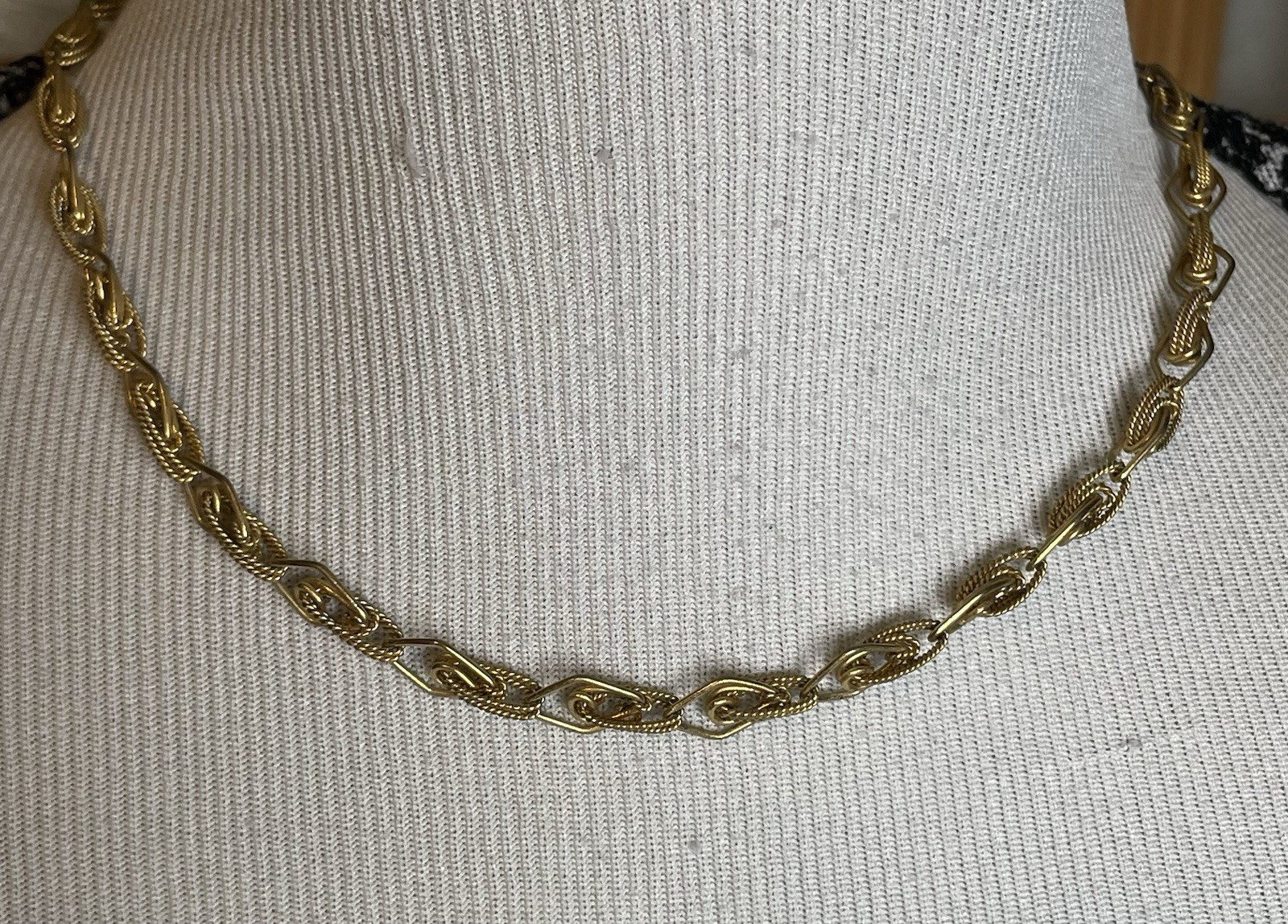 Vintage Gold Tone Choker Necklace 16” Geometric Rope Link