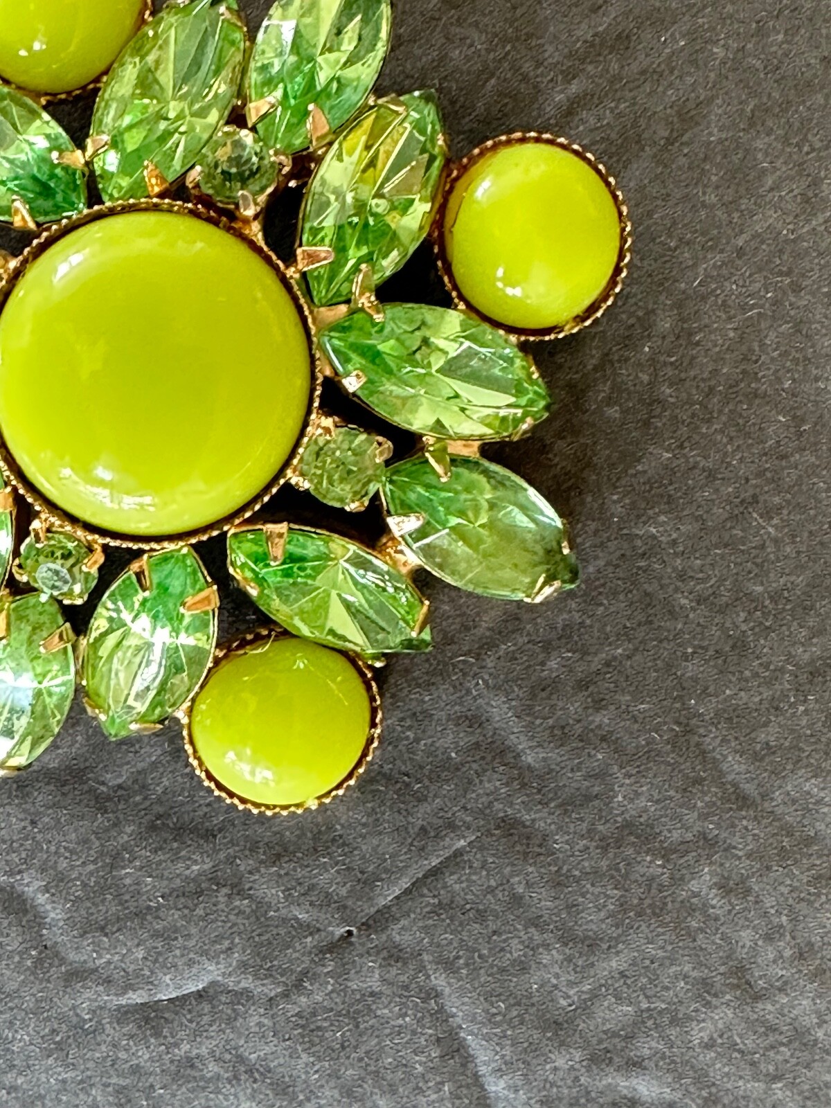 VINTAGE Brooch Pin Lime Green Cabachon & Rhinestone Brooch 1960s Fashion Jewelry