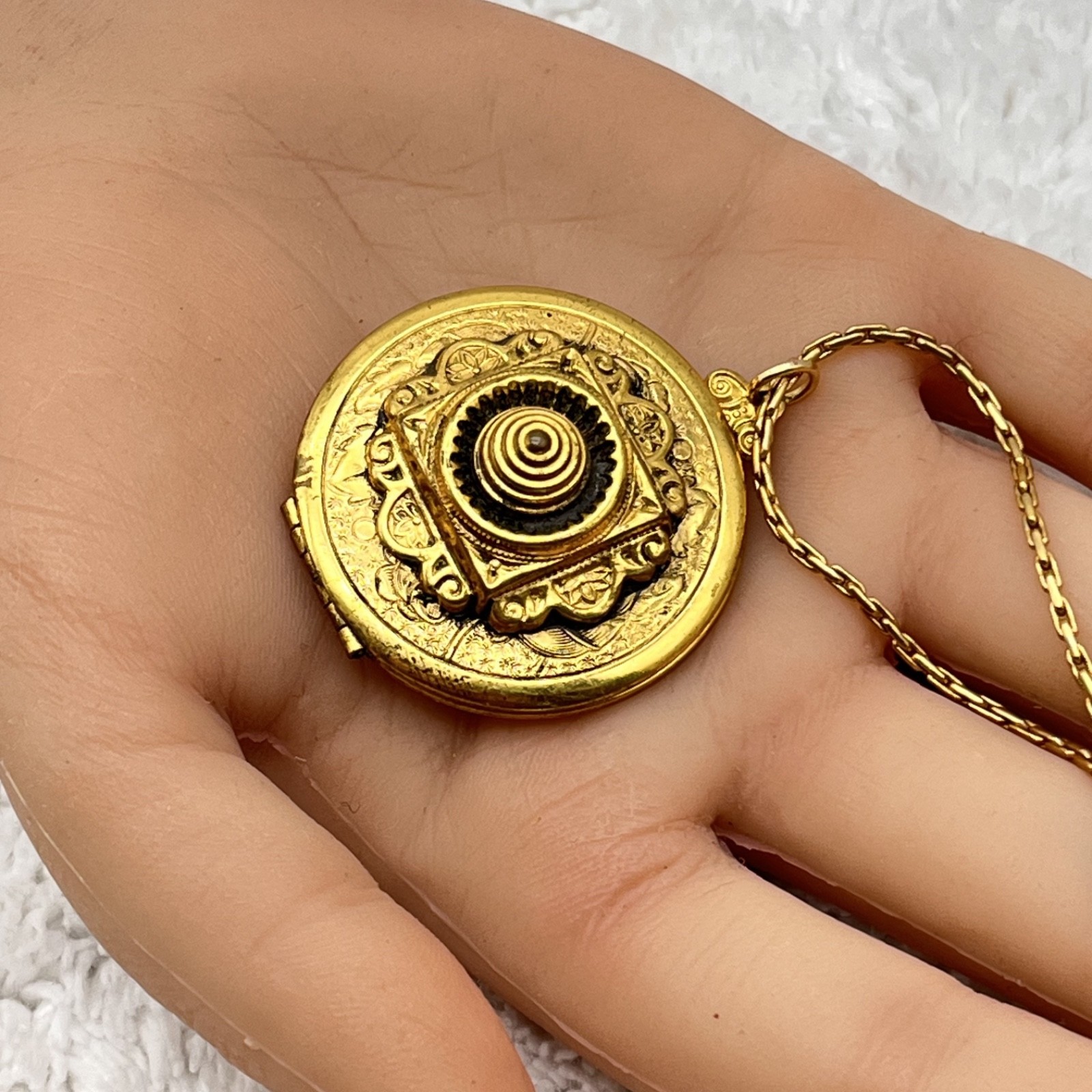 Vintage Victorian Style Locket Pendant Necklace Engraved Floral Flower Motif