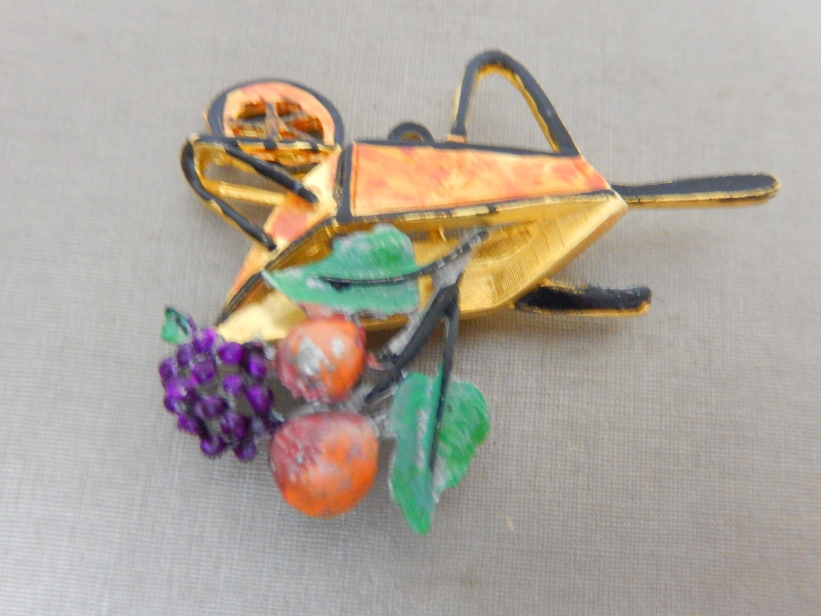 VINTAGE FRUIT CART WHEELBARROW APPLE PEAR GRAPES ENAMEL GOLD TONE BROOCH