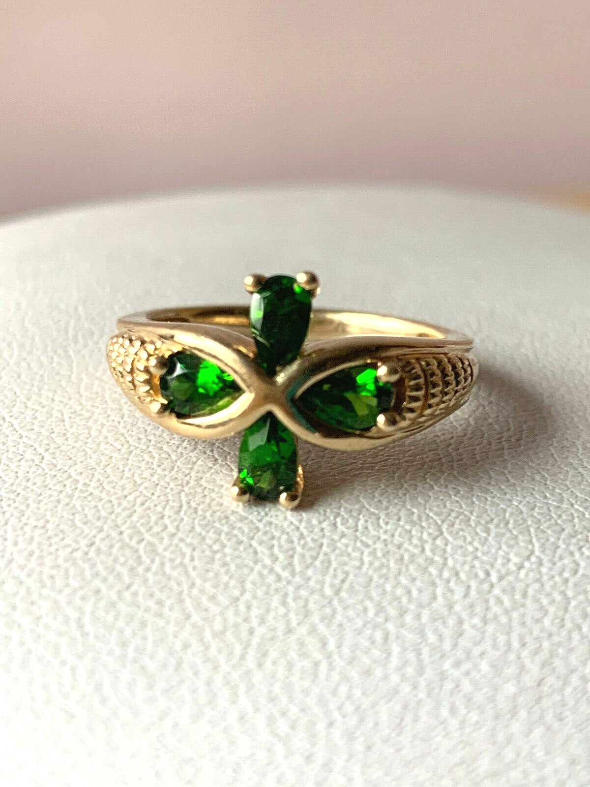 VINTAGE SOLID 14K YELLOW GOLD VIVID GREEN CHROME DIOPSIDE FLOWER RING ROMANTIC