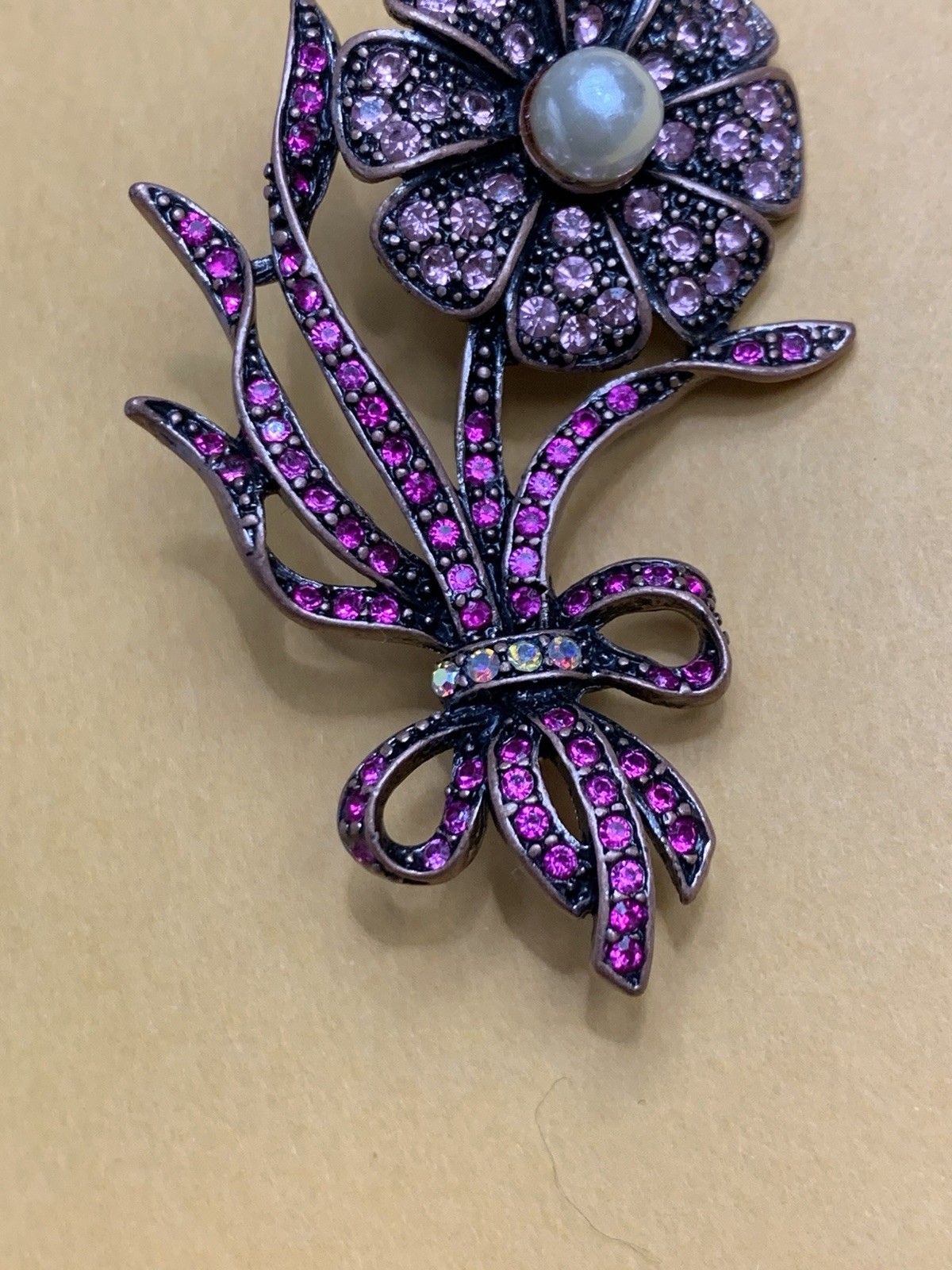 Vtg Flower Brooch Set In Dark Gunmetal With Shades Of Pink Rhinestones & Pearl