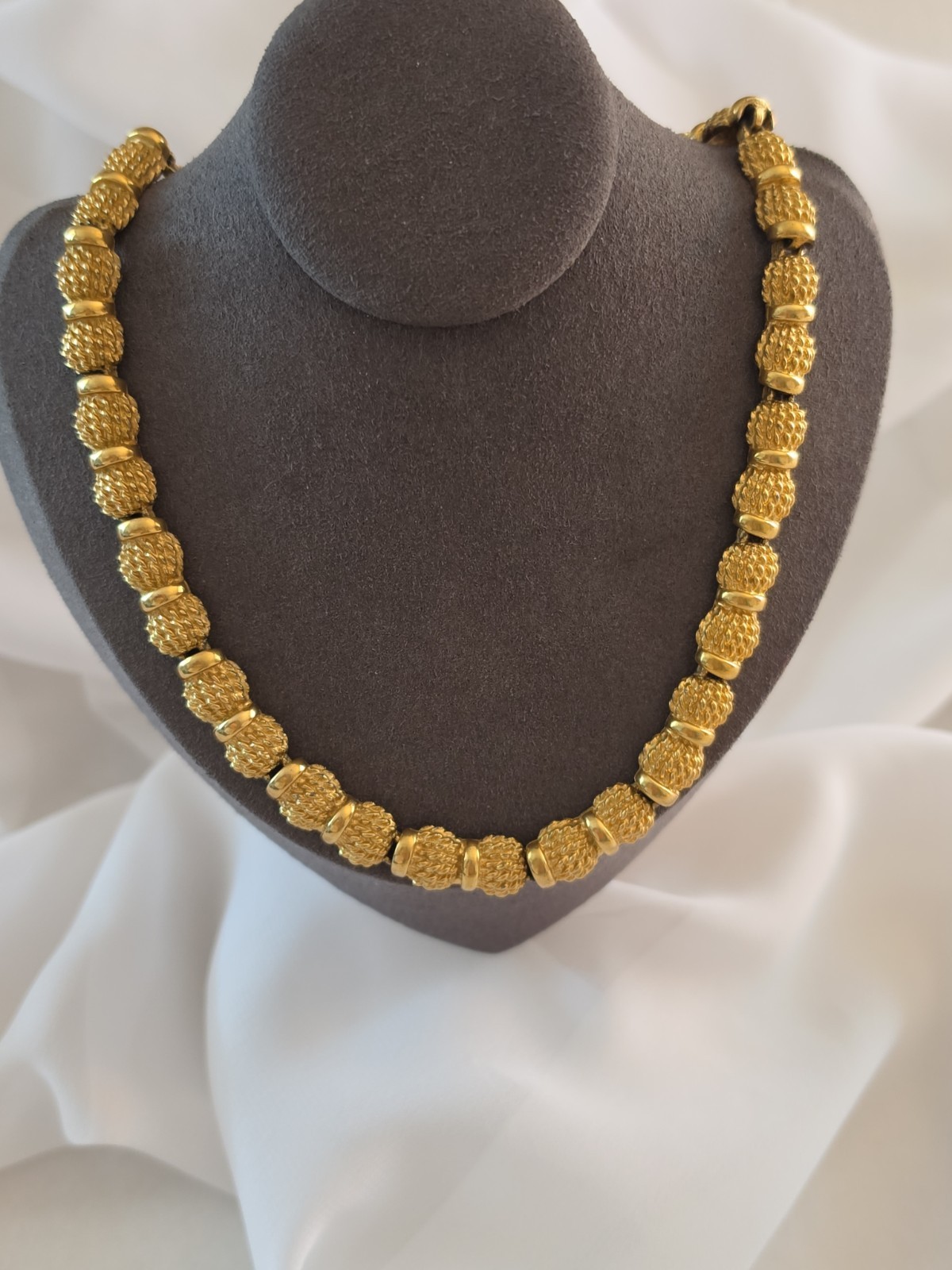Vintage Monet Goldtone Textured Circle Link 15-17”