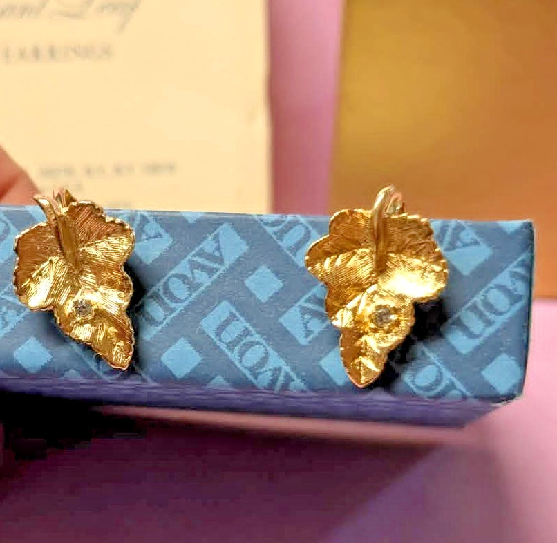Vintage 1978 Avon Radiant Leaf Clip On Earrings Gold Tone Rhinestone Jewelry