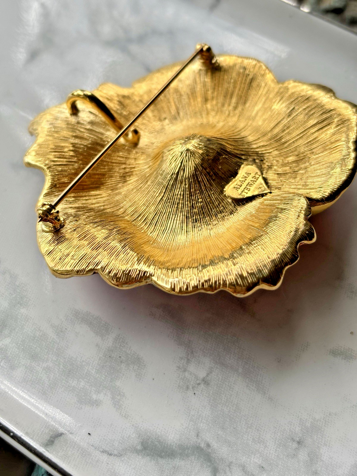 Vintage Alana Stewart Red Enamel Gold Tone Poppy Flower 3″ Brooch Pin/ Pendant
