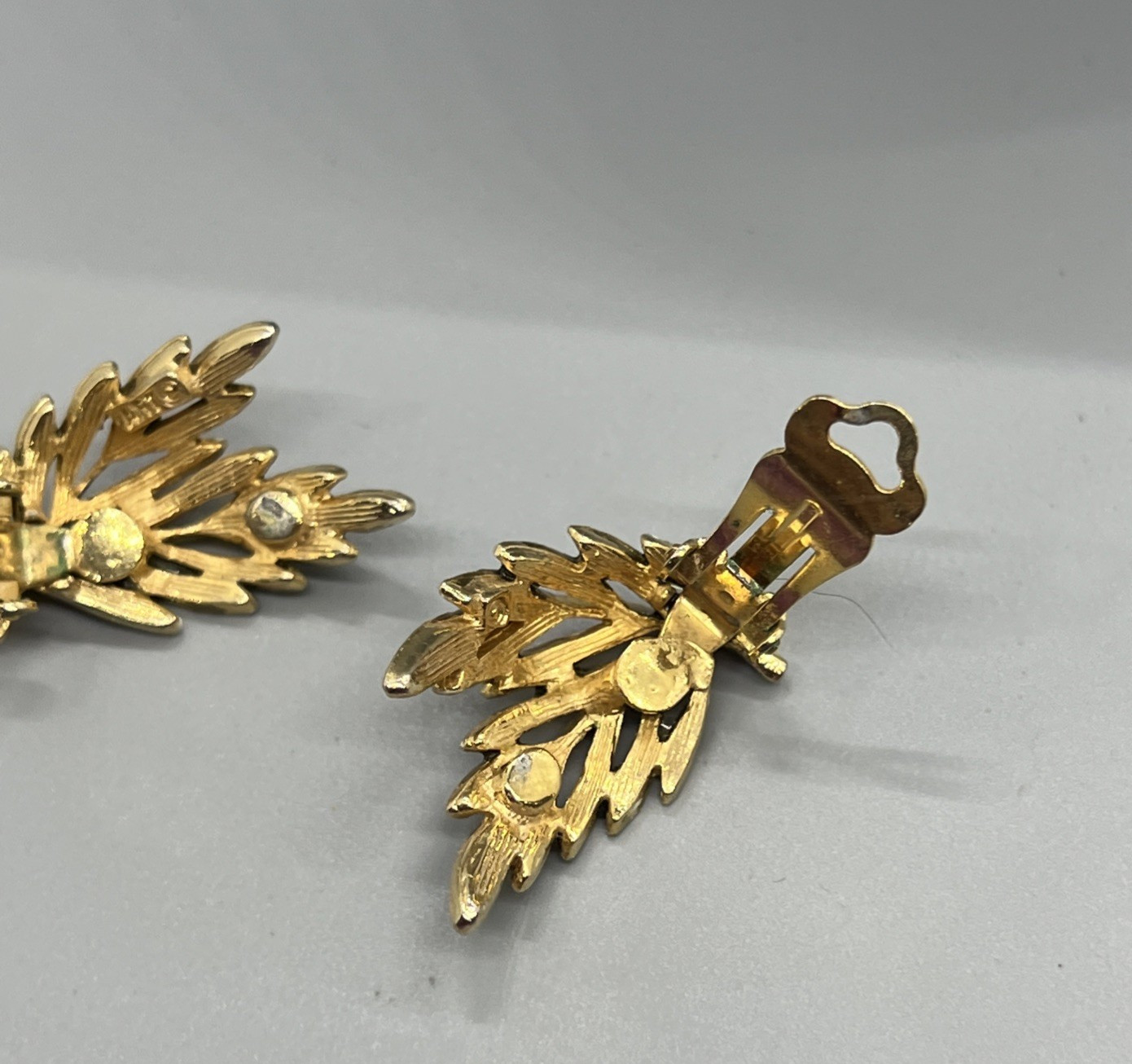 Vintage ART Leaf Earrings Gold Green Enamel Clip On Midcentury Nature READ