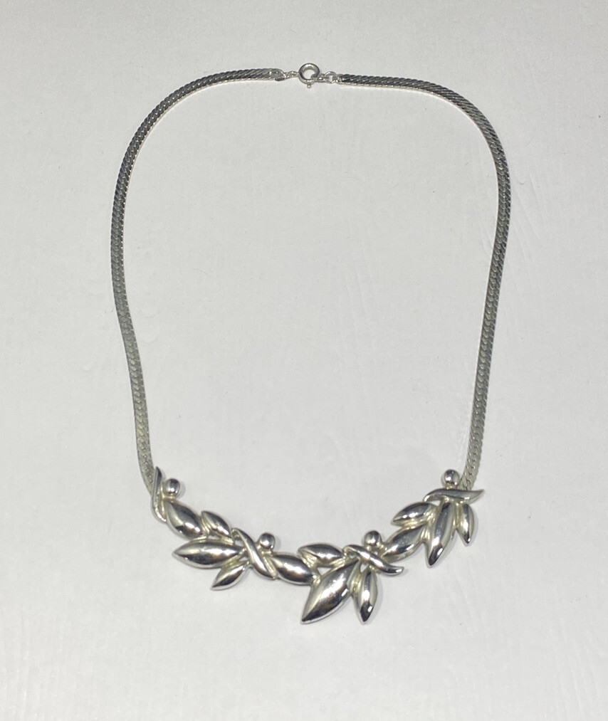 Vintage Signed Trifari Silver Tone Floral Leaf Choker Necklace Designer 16.5 in