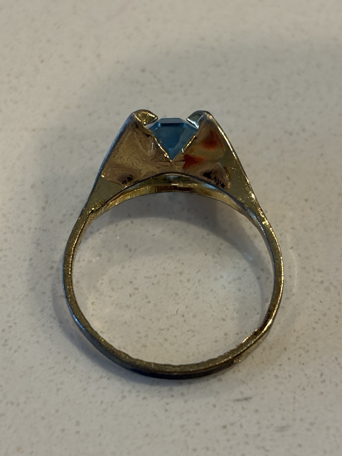 Vintage KARATCLAD 18k HGE Gold Ring size 5.75 Very Pretty Light Blue Stone