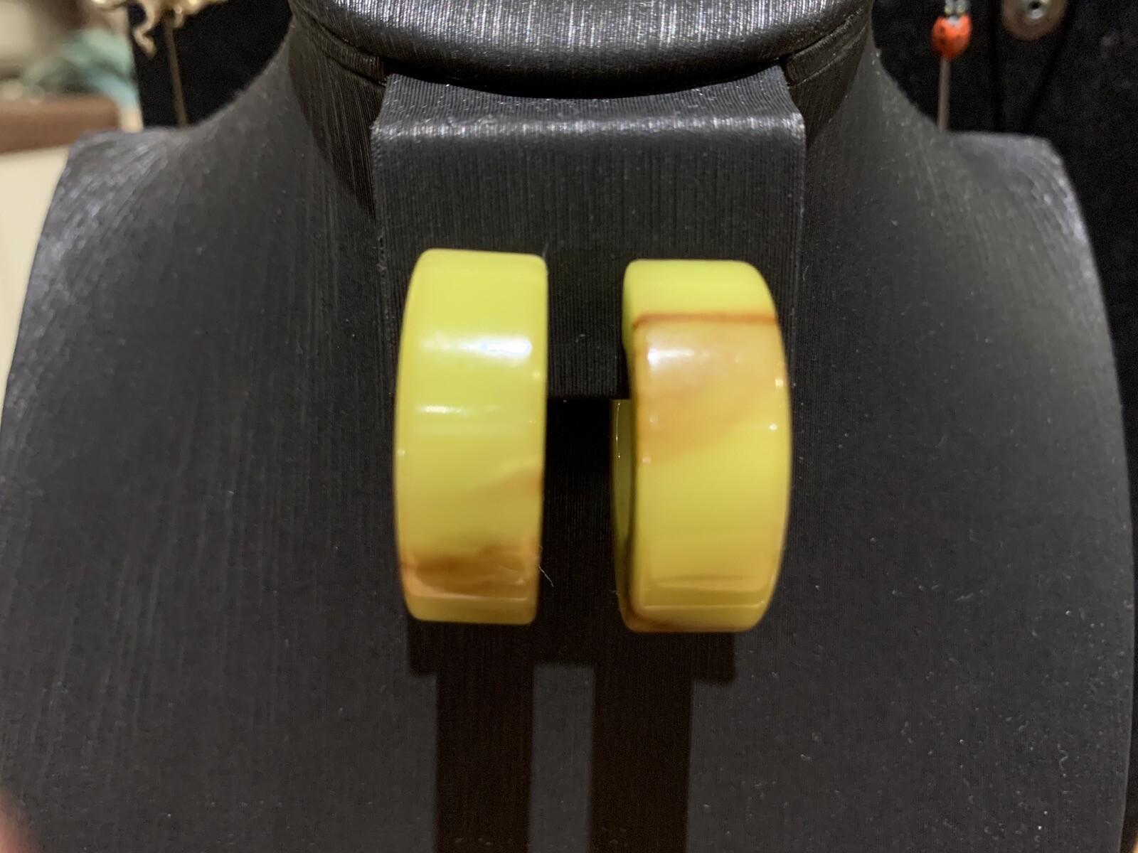 Vintage Marbled Yellow Bakelite Hoop Earrings, Chunky 1 1/2“ Across