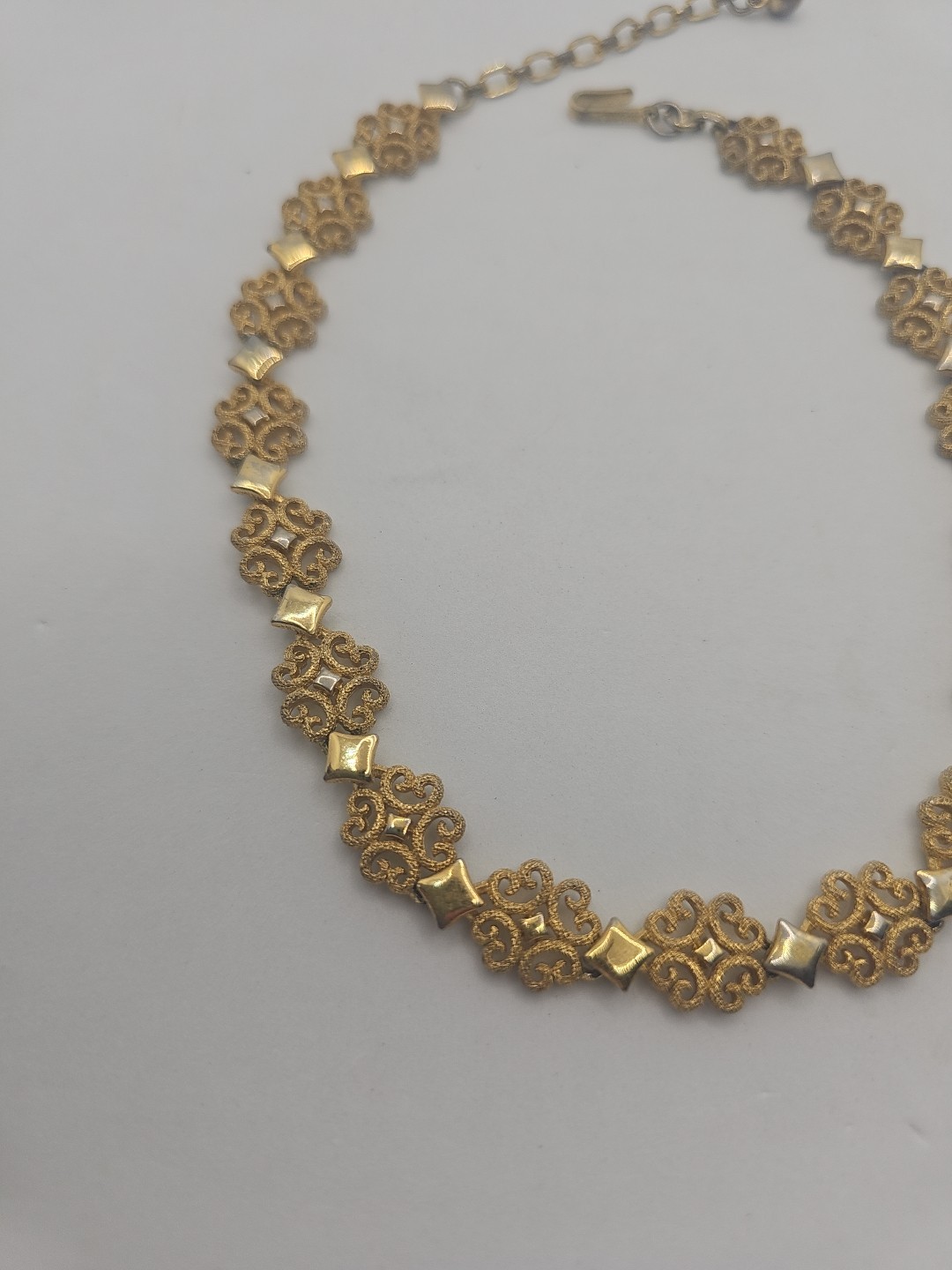 Avon Vintage 1971 Precious Pretenders Necklace