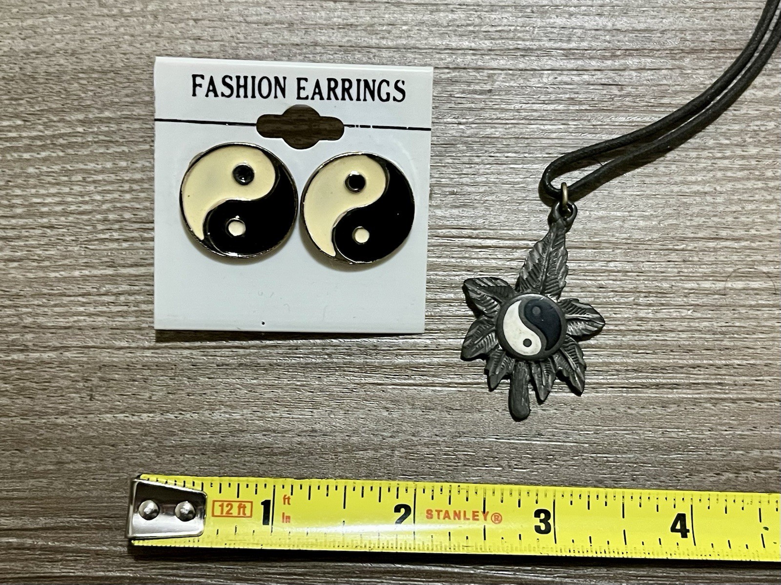 Vintage 90s Yin Yang Hemp Leaf Pendant Necklace & Matching Earrings Black White