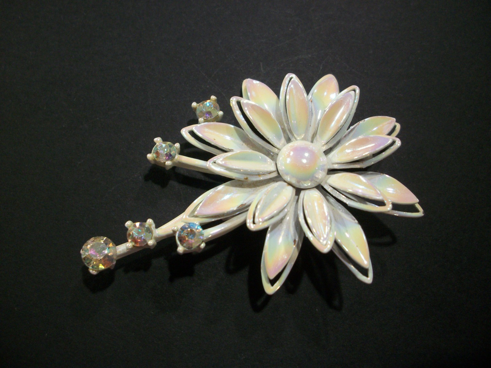 ViNTaGE MeTaL ENaMeL OMBRE PASTEL/AURORA BOREALIS RHINESTONE FLoWeR PiN/BRooCH