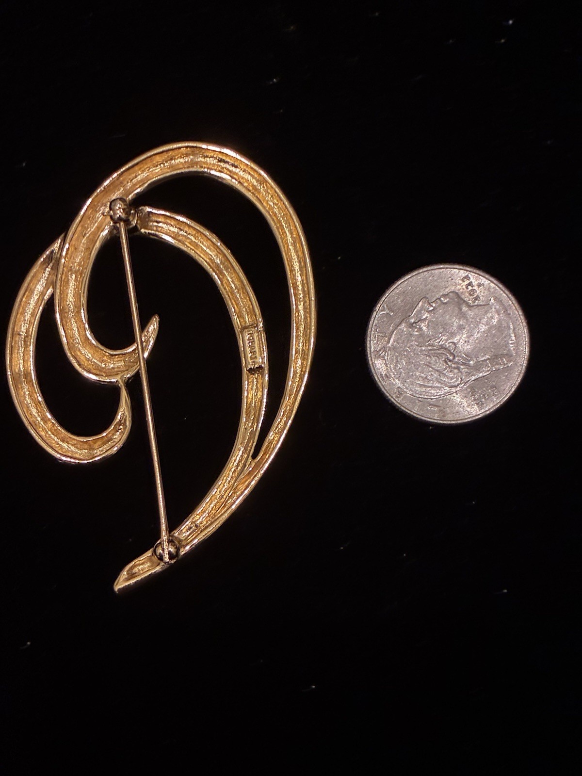 VINTAGE TRIFARI TM GOLD DOUBLE SWIRL BROOCH / PIN – BEAUTIFUL PIN!!