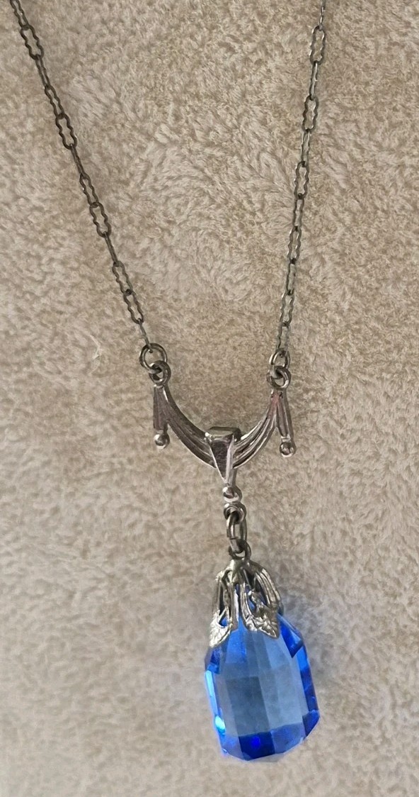 Necklace Art Deco Blue Crystal Sphere Faceted Shape Silver Tone Chain 15.75″