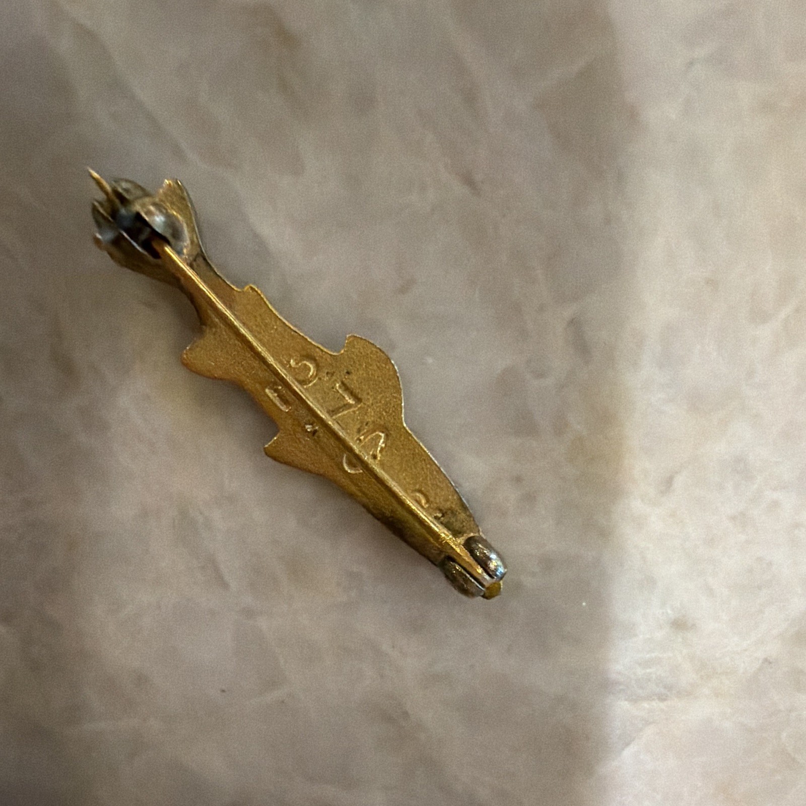 Vintage Signed Gold Tone Fish Pin Brooch IXOYE Marked 270 GE