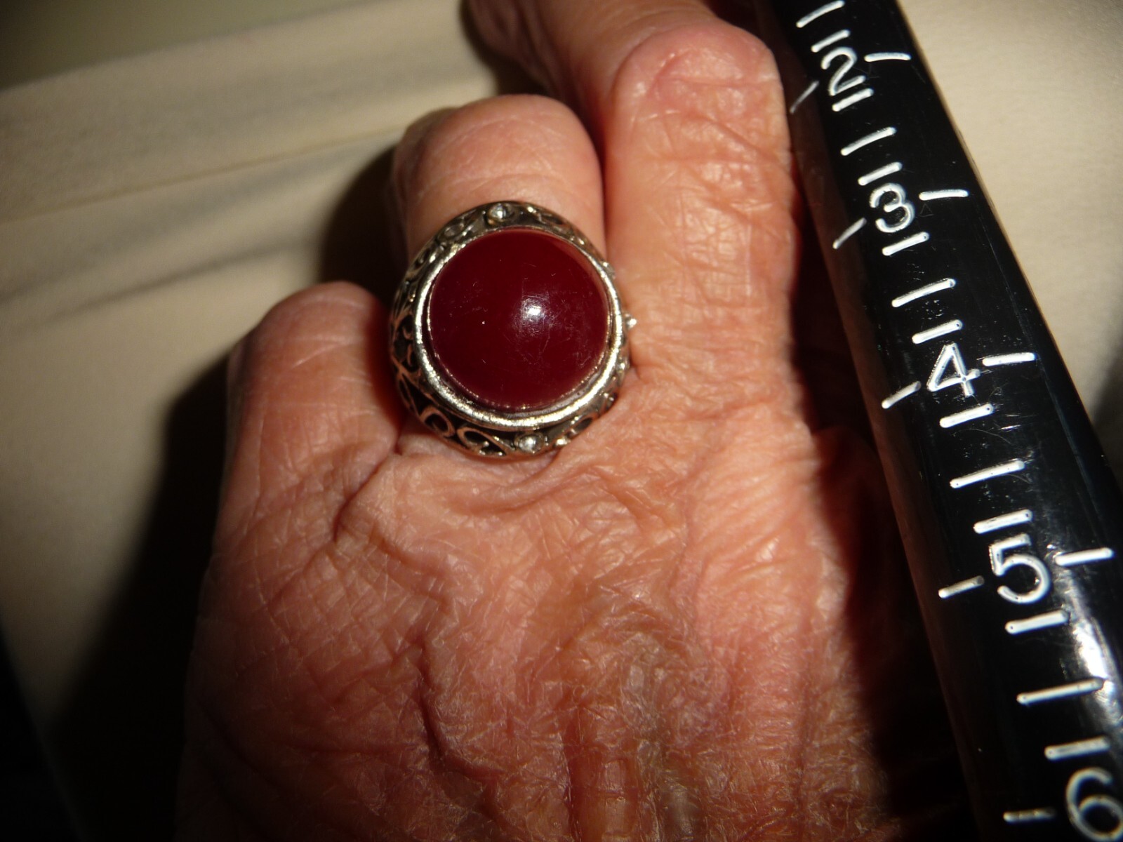 SILVER TONE FILIGREE BAND w RED CENTER STONE Sz 6 3/4 – 7 #19/11AB