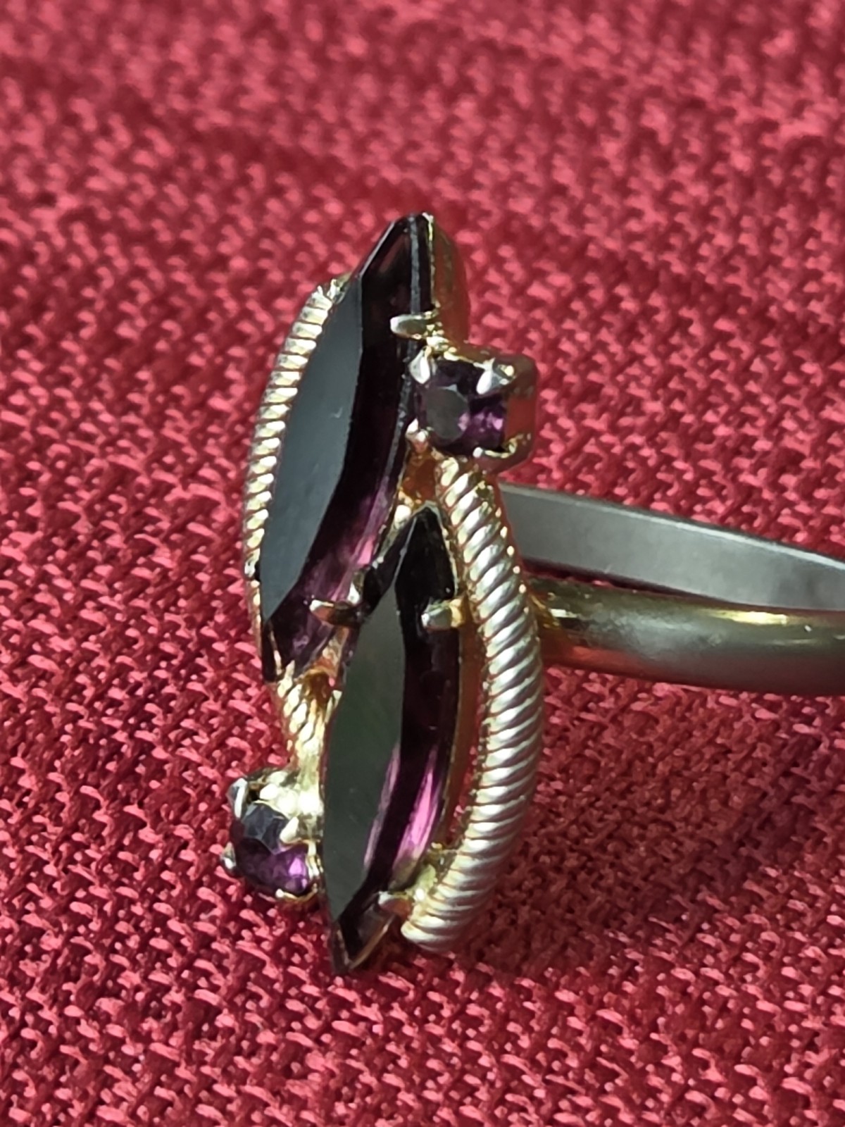 Unique Purple Gold and Silver Toned Vintage Ring Size 9