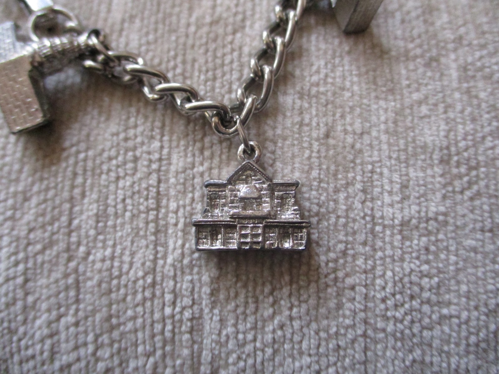 Vintage Silvertone Dangle Bracelet Wisconsin Seal and Buildings