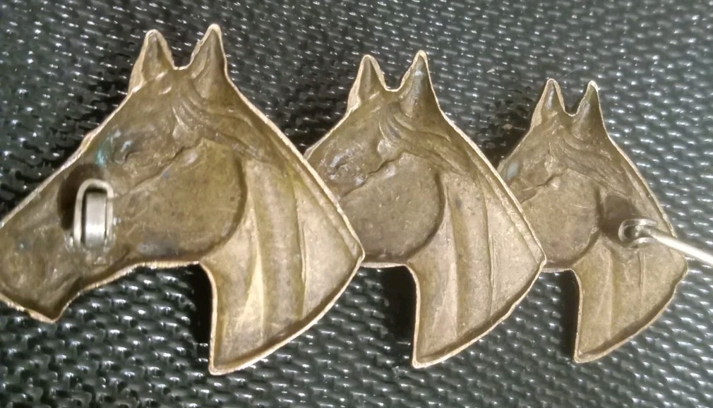 RARE MID CENTURY MODERN 3 HORSE HEAD PIN BROOCH 2 1/4″ ACROSS MCM RETRO