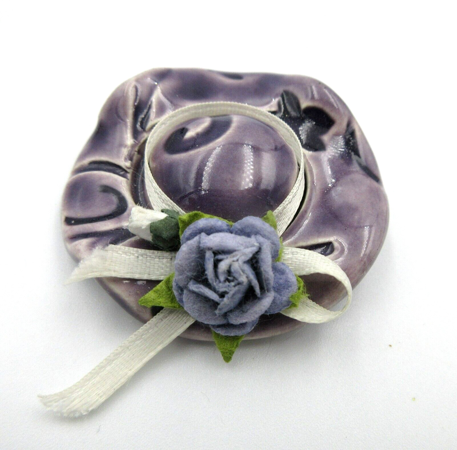 Vtg purple white ceramic ? Hat with bow flower green leaf Brooch Pin jewelry