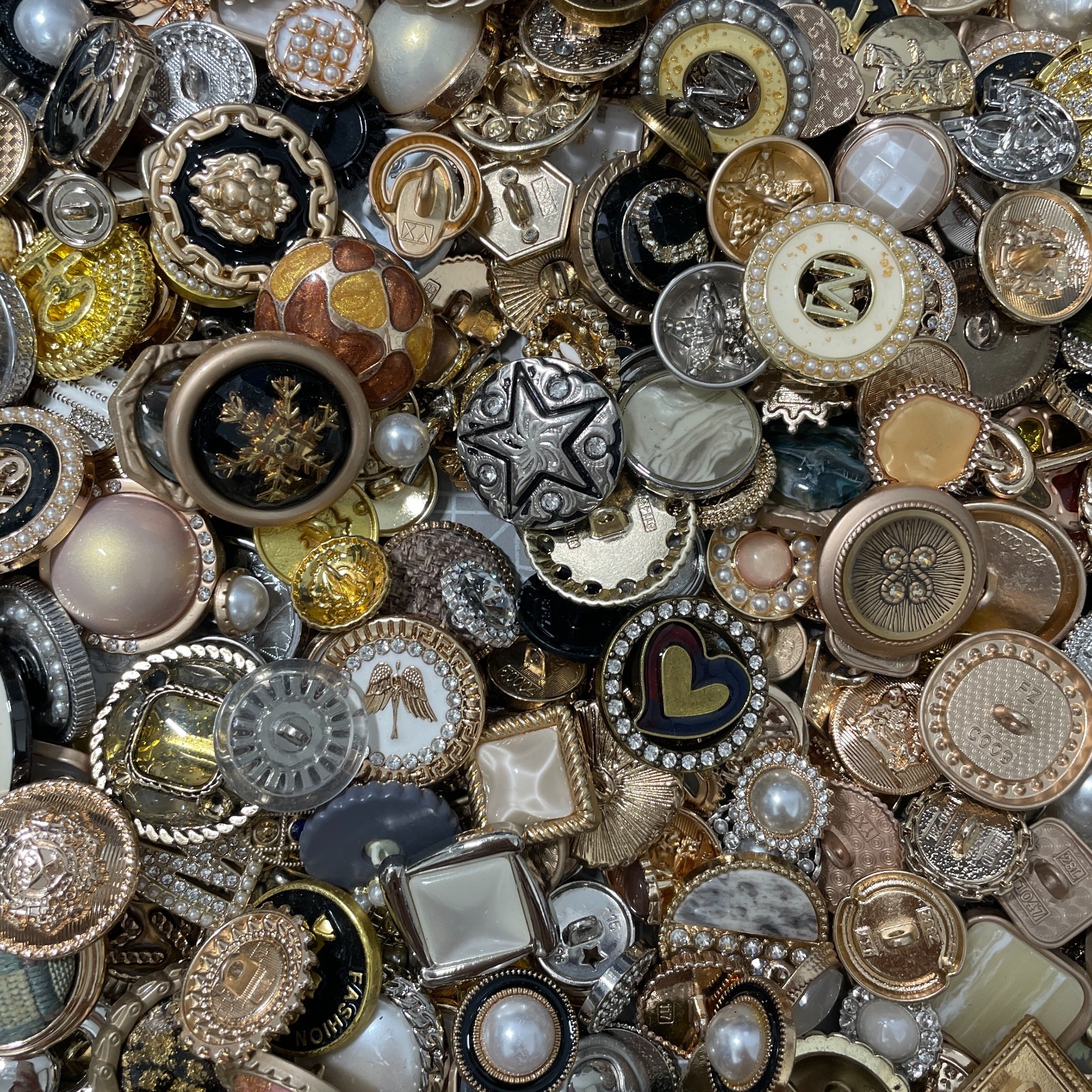 50pcs Vintage Look Buttons Lot 1cm to 2.5cm Mixed Sizes Colors Collectible Craft