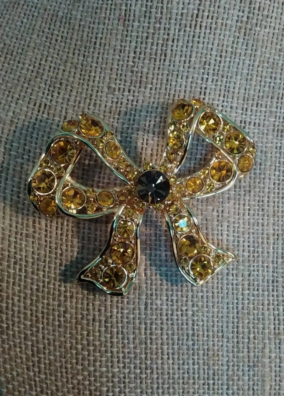 Vintage Gold Tone Honey Amber Rhinestone Ribbon Bow Brooch Pin. J6019