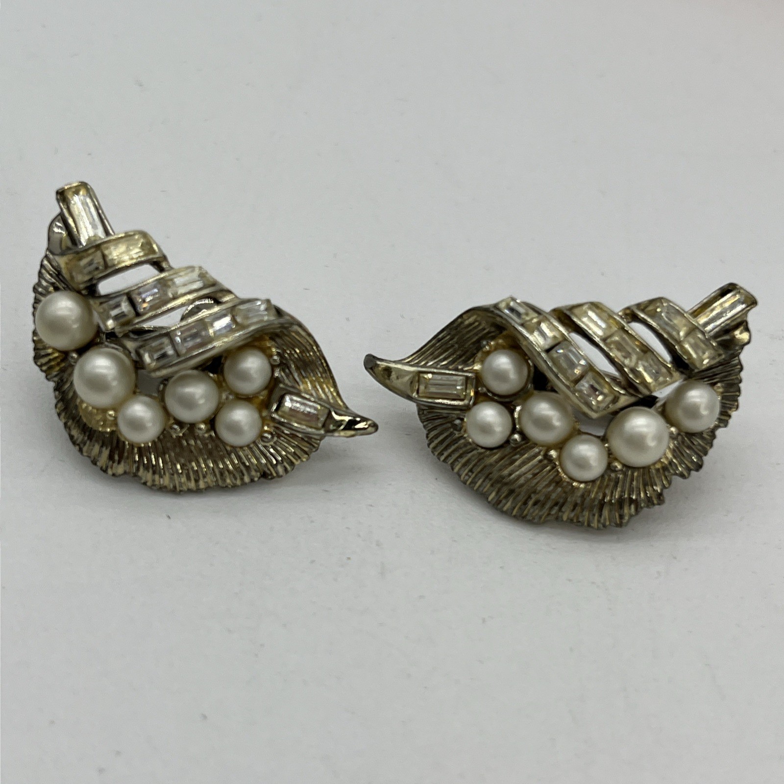 Coro Faux Pearl Rhinestone Clip On Earrings With Adjustable Spring Tension VTG