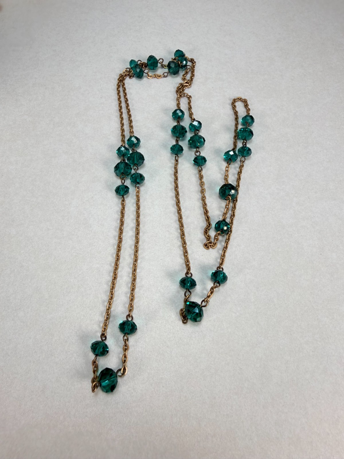 Vintage Beautiful Long Emerald Green Crystal Station Necklace Gold Tone Chain