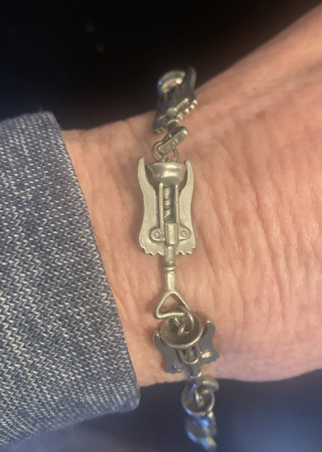 Vtg Signed Jim Clift Pewter Fun Wine Lover Theme Charm Bracelet 8″ – Corkscrews
